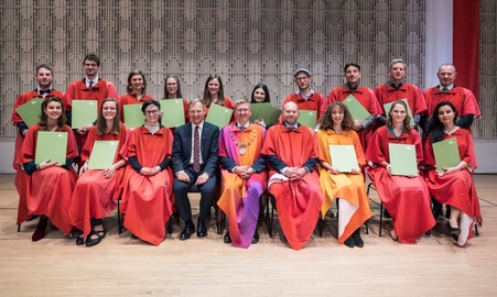 Einzigartige Roben aus der Kunstuniversität Linz